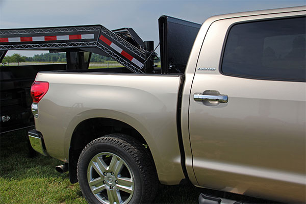 UnderCover FLEX Hard Folding Tonneau Cover - Toyota Tundra (Short Bed) ( 2007 - 2020 )