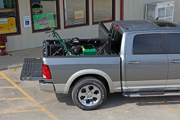 UnderCover Flex Hard Folding Tonneau Cover - Silverado/Sierra (Short Bed - with rail caps) ( 2007 - 2013 )