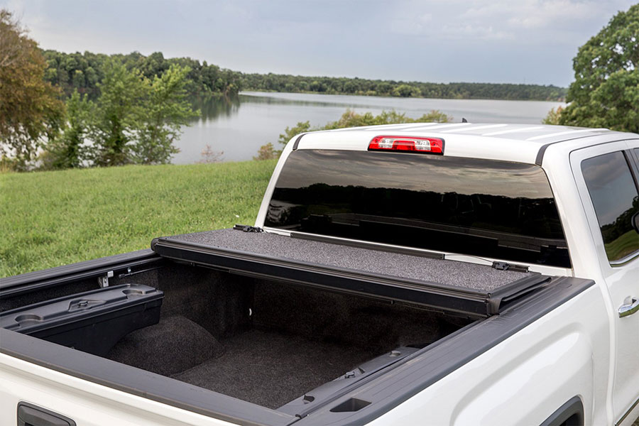 UnderCover Ultra Flex Hard Folding Tonneau Cover - Silverado/Sierra (Short Bed) ( 2014 - 2018 )